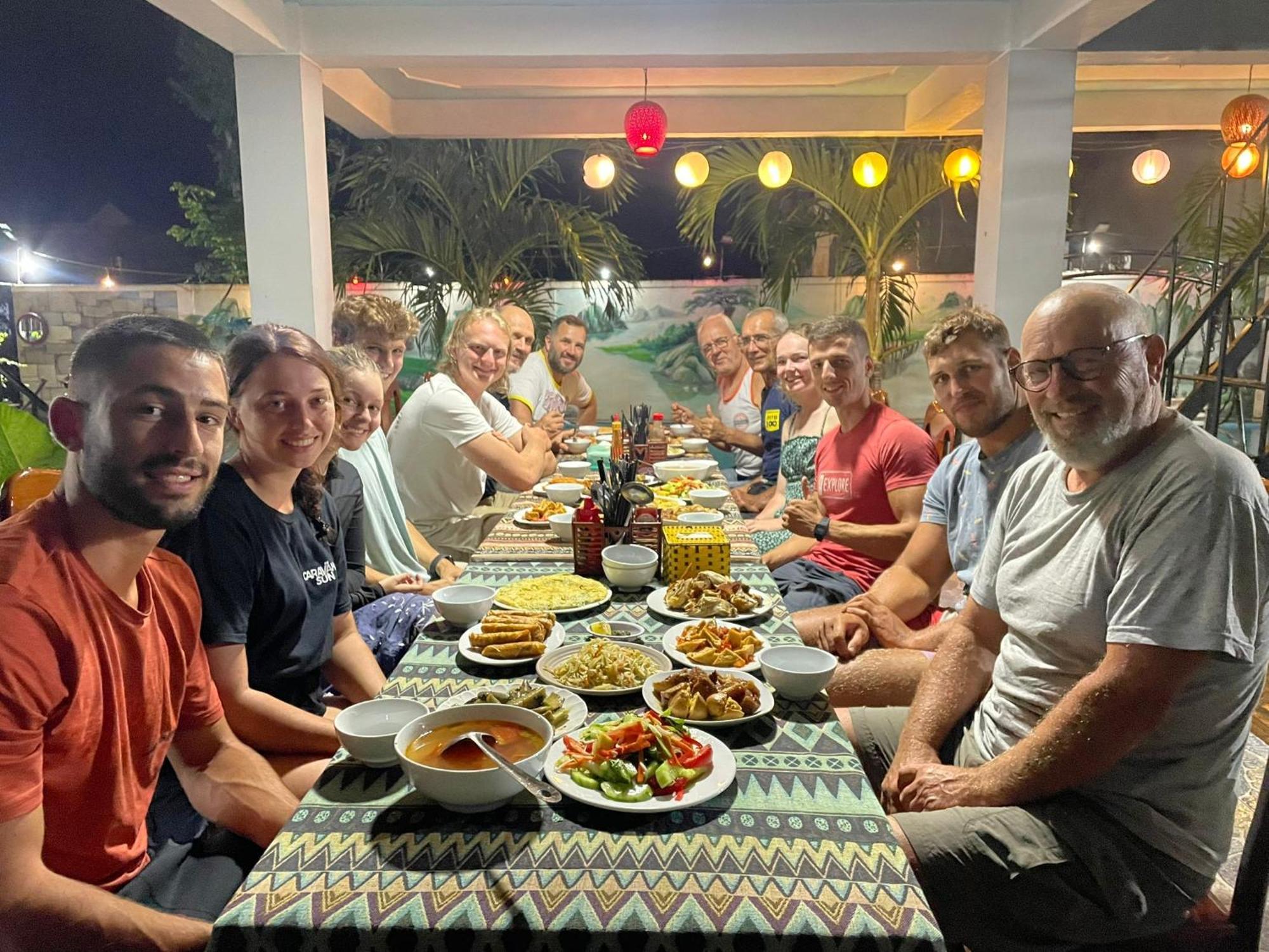 Yolo Pool Bar Villas & Garden Restaurant Phong Nha Exteriör bild