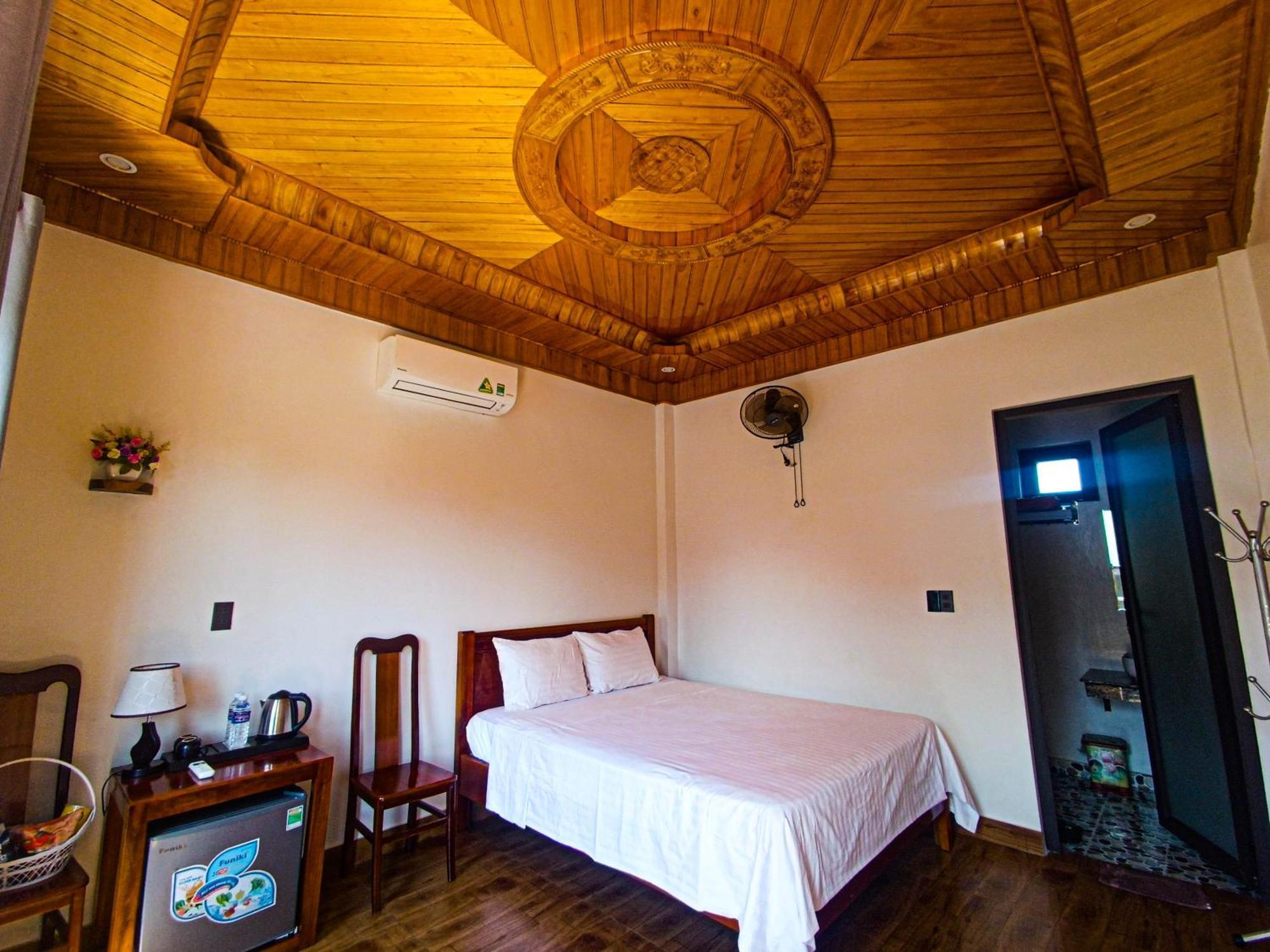 Yolo Pool Bar Villas & Garden Restaurant Phong Nha Exteriör bild