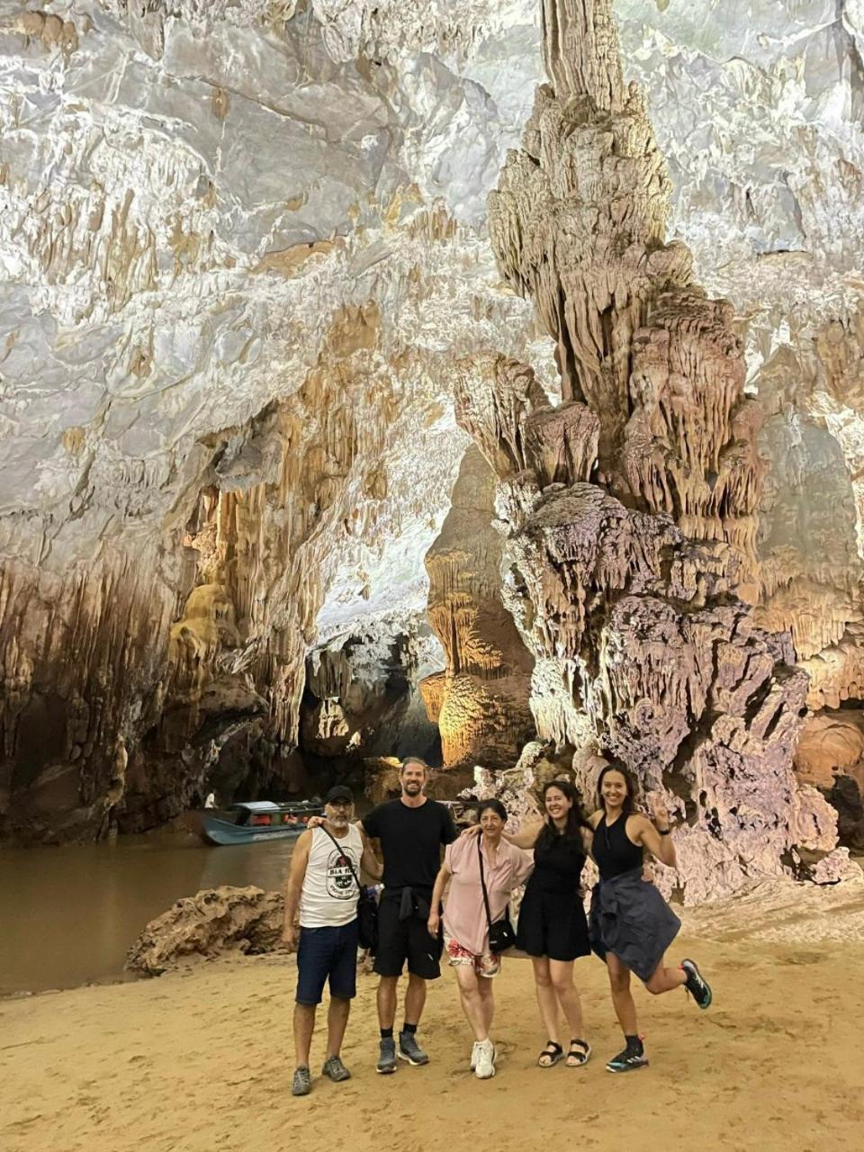 Yolo Pool Bar Villas & Garden Restaurant Phong Nha Exteriör bild