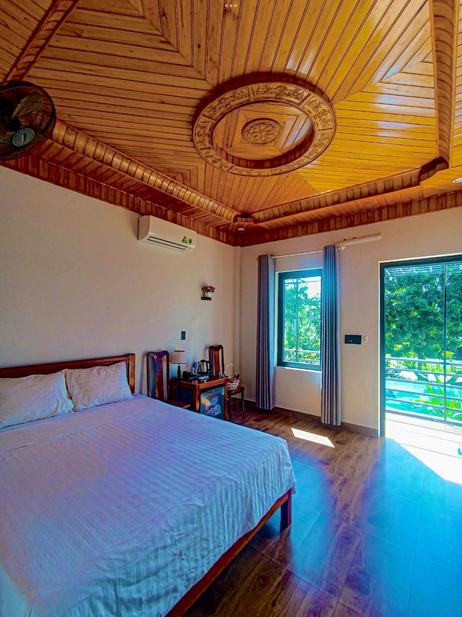 Yolo Pool Bar Villas & Garden Restaurant Phong Nha Exteriör bild