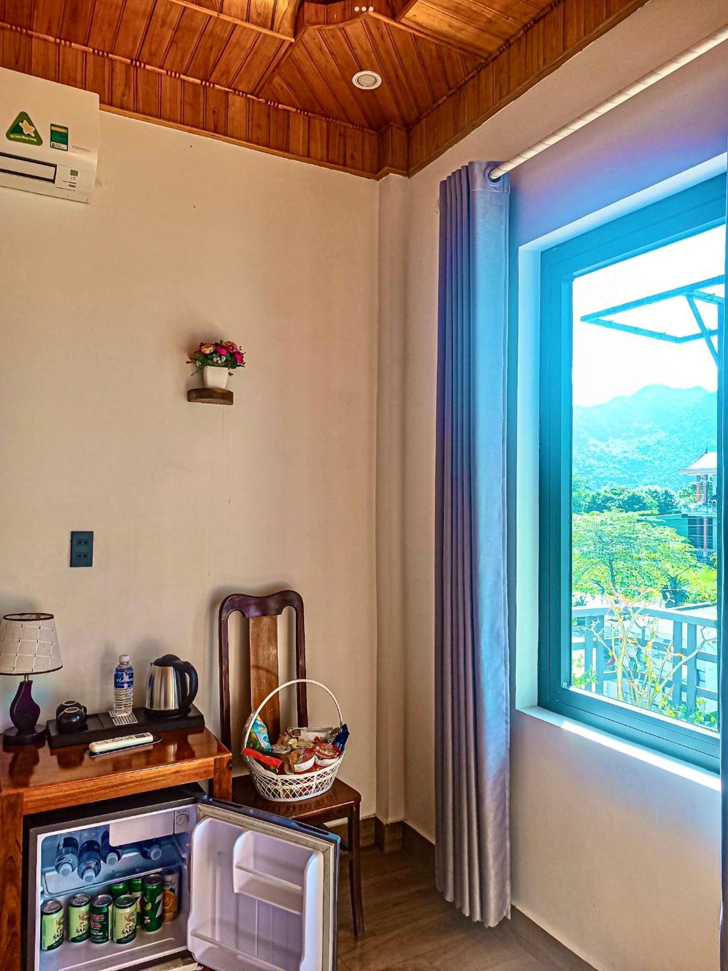 Yolo Pool Bar Villas & Garden Restaurant Phong Nha Exteriör bild
