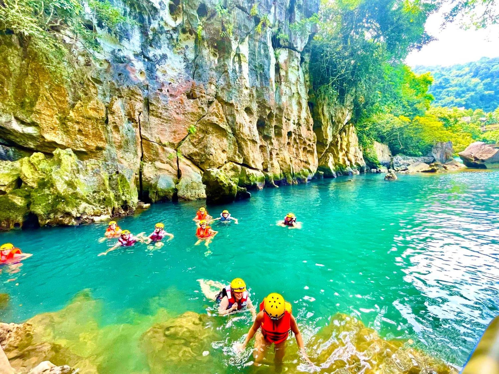 Yolo Pool Bar Villas & Garden Restaurant Phong Nha Exteriör bild