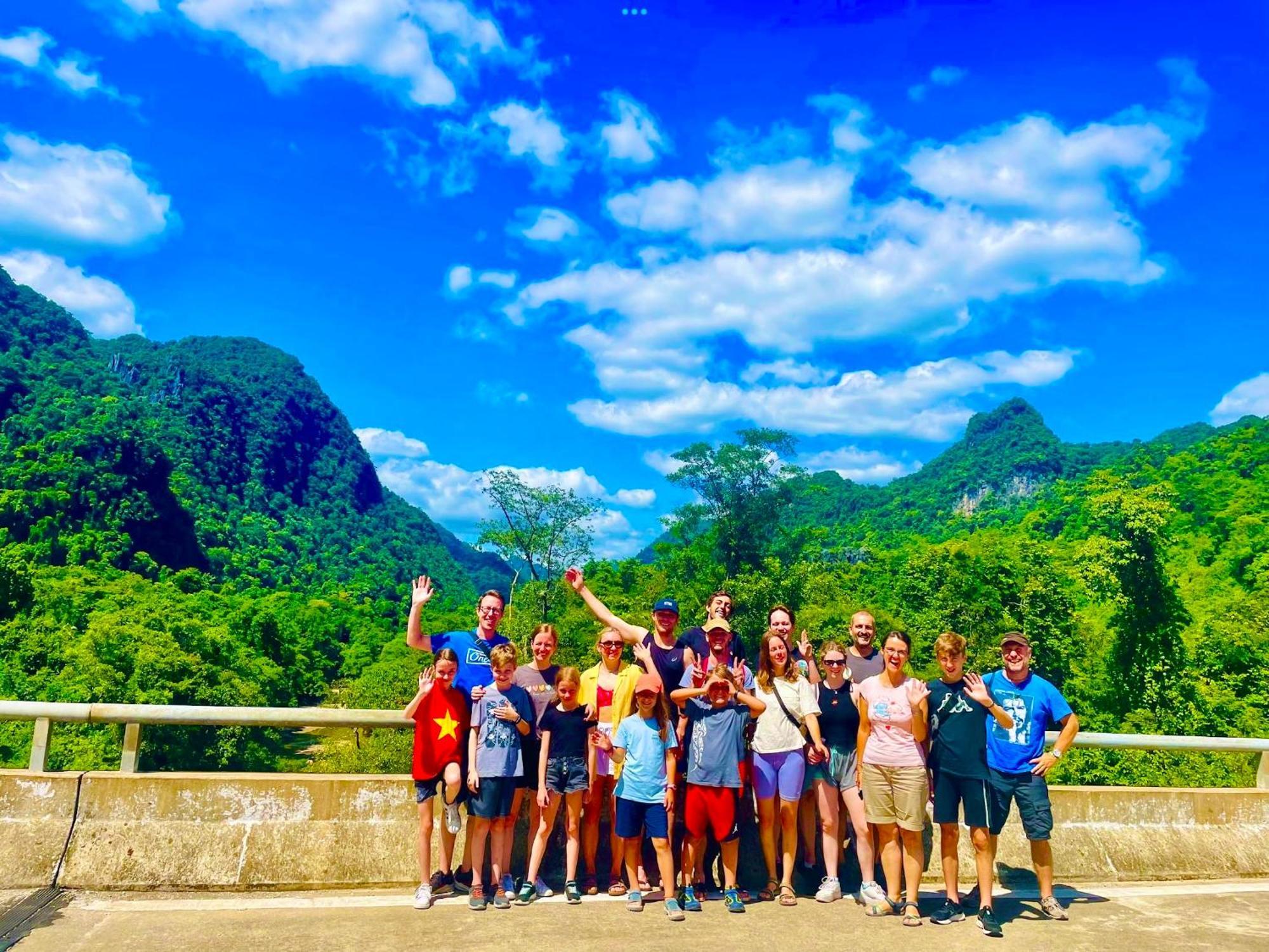 Yolo Pool Bar Villas & Garden Restaurant Phong Nha Exteriör bild